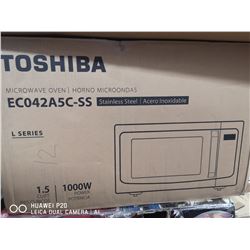 TOSHIBA STAINLESS STEEL 1.5 CUBIC FT MICROWAVE