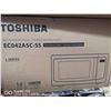 Image 1 : TOSHIBA STAINLESS STEEL 1.5 CUBIC FT MICROWAVE
