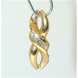 6757 14K Gold Pendant w/Diamond