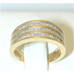1083 14K Gold Ring w/ Diamonds