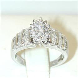 1097 14KW Gold Ring w/ Diamonds