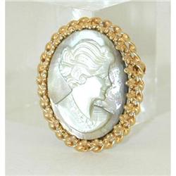 066 14K Gold Cameo Shell Pin