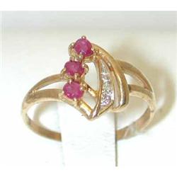 4385 9K Gold Ruby Ring
