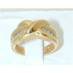 117 14k Gold Ring w/Diamond