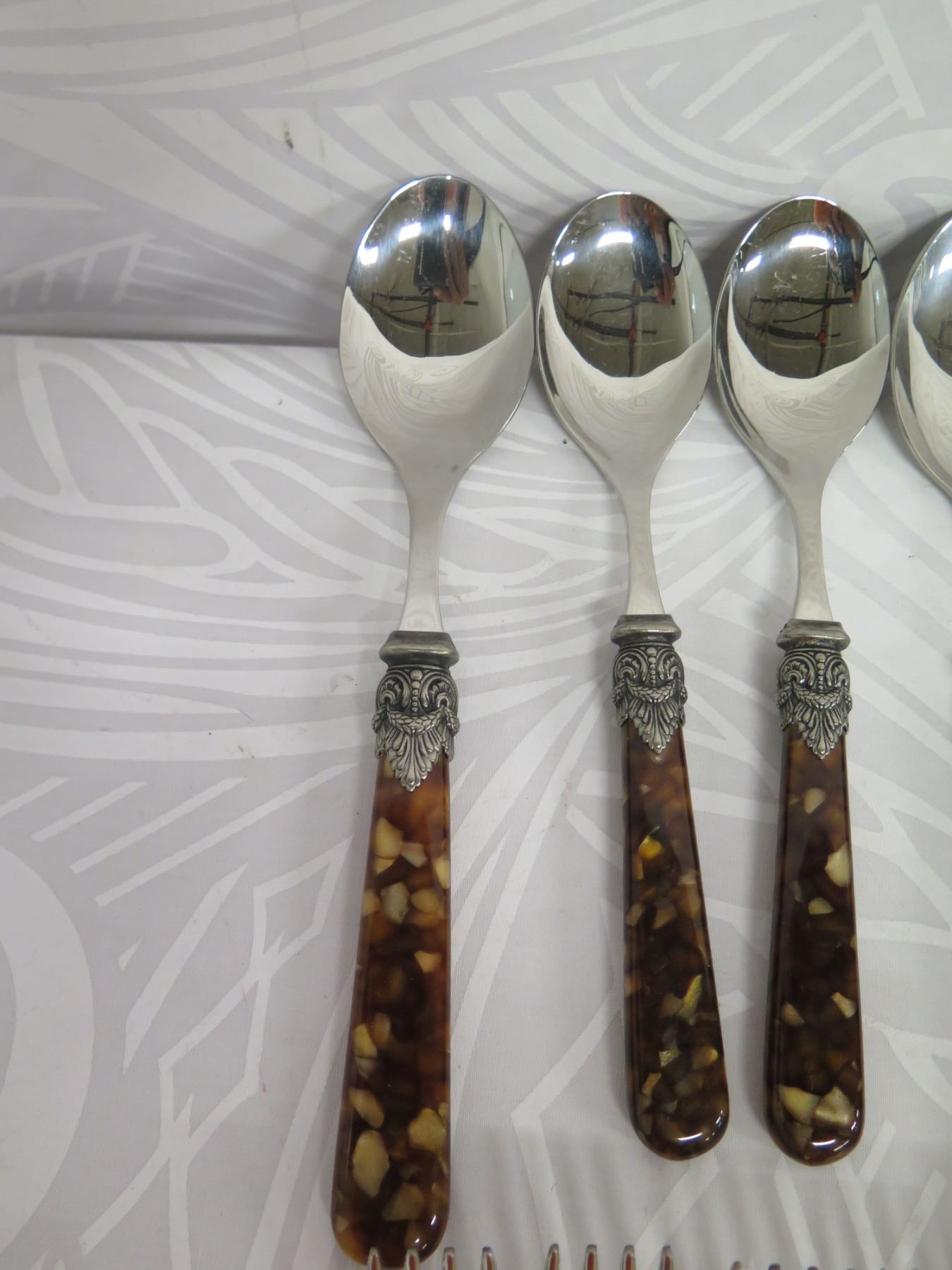 Eme 18/10 Italy Flatware Set 8 Spoons/8 Forks/4 Knives Oahu Auctions