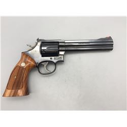 Smith and Wesson M.586 Distinguished Combat .357 Magnum