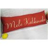 Image 2 : Red 'Mele Kalikimaka' Pillow w/ 2 Gift Boxes & 2 Round Ornaments
