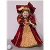 Image 1 : The Lam Lee Group Queen of Hearts Christmas Figurine