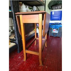 Oak drop leaf table
