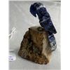 Image 2 : Beautiful Lapis Lazuli Parrott Sitting on a Semiprecious Stone