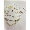 Image 1 : Lot Of Vintage Faux Pearl Jewelery