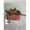 Image 1 : Large Vintage Gold Tone Lizard Brooch. Measures 4" L