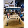 Image 3 : 1 STOOL + 1 TABLE