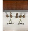 Image 4 : BRASS CHEMIST SCALE IN ORIGINAL WALNUT AND GLASS CASE C/W 5 BRASS WEIGHTS ORIGINAL PATINA- 19-1/2M- 