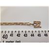 Image 2 : 729.  8 kt gold chain and pendant “M”, European mark