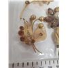 Image 2 : 760.  Lot of floral broaches, gold tone and rhinestone