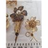 Image 3 : 760.  Lot of floral broaches, gold tone and rhinestone