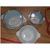 Image 2 : 3 piece Pyrex casserole dish set (no lid for middle size)