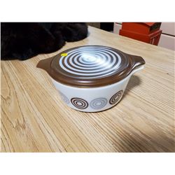 Pyrex with lid - brown circles, 2.5 Quart