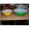 Image 1 : 2 Pyrex Bowls - yellow 1/2PT and green 2 Quart