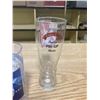 Image 4 : 2 PIN-UP GLASSES + RAINIER R BEER GLASS