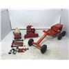 Image 5 : (2) TOY COMBINES MF AND FIATGRI DAMAGED + 1 STRUCTOR GRADER