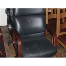 EXECUTIVE CHAIR