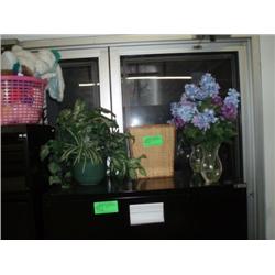 LOT OF FLOWERS & STUFFED ANIMALS