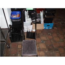 SINGLE STEP STOOL WITH HANDLE