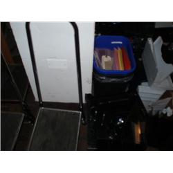 SINGLE STEP STOOL WITH HANDLE