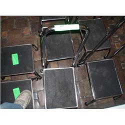 SINGLE STEP STOOL WITH HANDLE