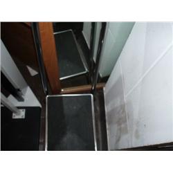 SINGLE STEP STOOL WITH HANDLE