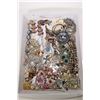 Image 1 : Selection of vintage and collectible jewellery including earrings, brooches, necklaces, bracelets et