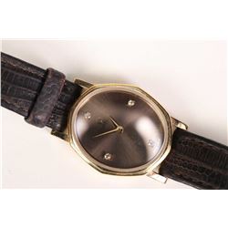 Ladies 18kt yellow gold Omega quartz-cal 1387 wrist watch circa 1982 set with four round single cut 