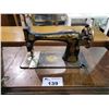 Image 2 : VINTAGE SINGER SEWING MACHINE