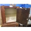 Image 2 : 1930'S LOCKING BAR CABINET WITH KEYS