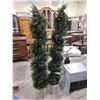 Image 2 : 2 FAUX PLANTS