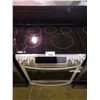 Image 2 : SAMSUNG INDUCTION STOVE WITH CONVECTION OVEN MODEL NE58F9711WS/AC