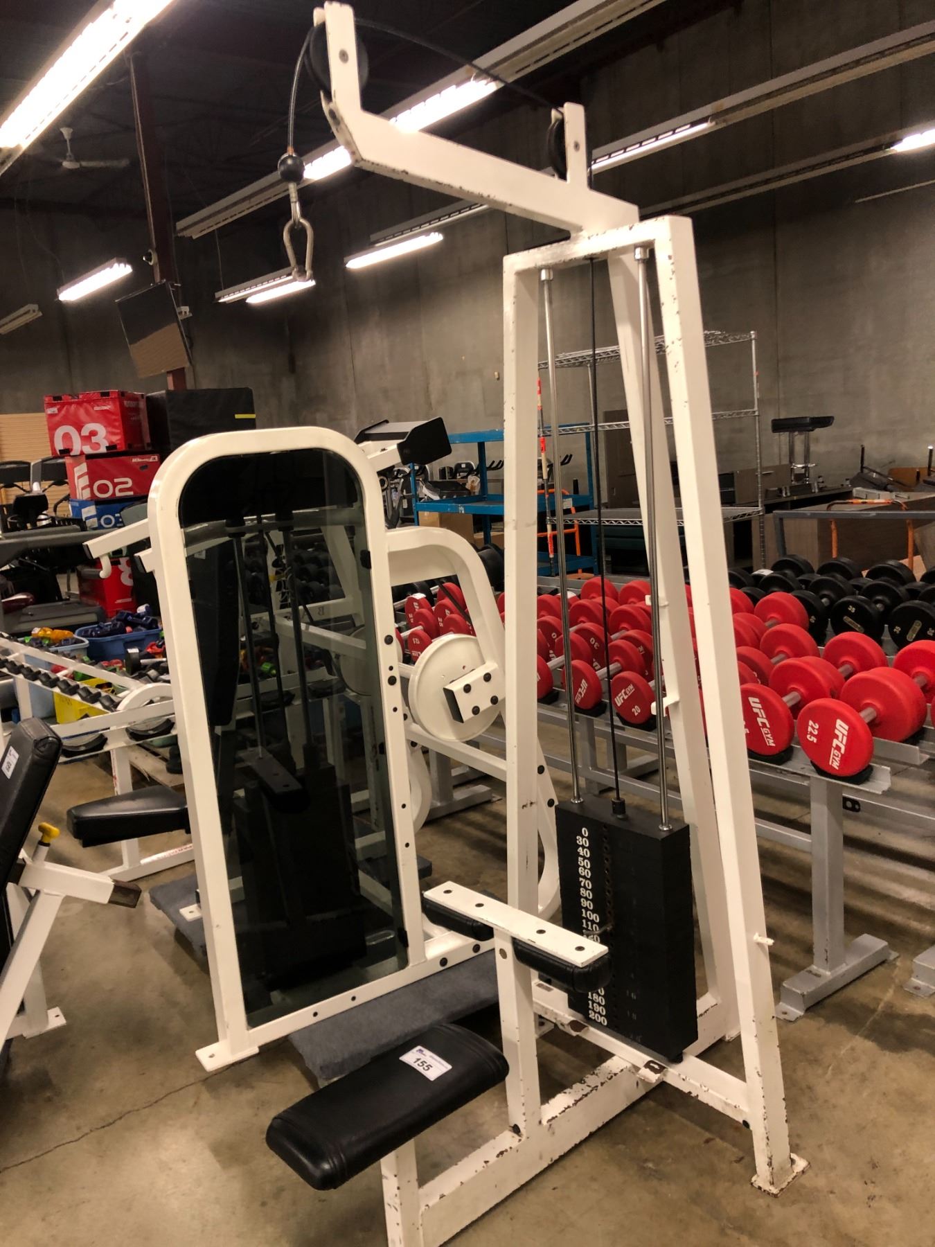 SEATED PULL DOWN MACHINE