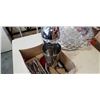 Image 2 : HAMILTON BEACH DRINK MIXER, 2 METAL DECORATIVE BASKETS AND CUTLERY