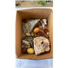 Image 2 : BOX OF SEMI PRECIOUS STONES