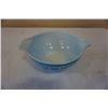 Image 8 : 4 PIECES OF BLUE AND WHITE PYREX BOWLS