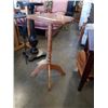 Image 2 : CARVED OAK PLANT STAND