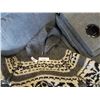 Image 2 : COWICHAN MEDIUM SIZED HOODY