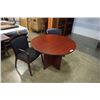 Image 1 : ROUND MAHOGANY FINISH TABLE WITH 2 CHAIRS