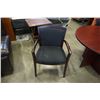 Image 2 : ROUND MAHOGANY FINISH TABLE WITH 2 CHAIRS