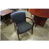Image 3 : ROUND MAHOGANY FINISH TABLE WITH 2 CHAIRS
