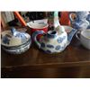 Image 2 : LOT OF PORCELAIN DISHES AND VASE