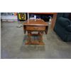 Image 8 : MAPLE DINING TABLE WITH 2 LEAFS AND 3 CHAIRS