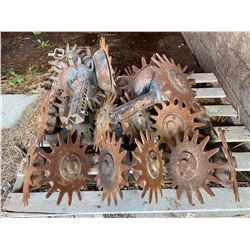 SKID LOT OF ROCK COULTERS FOR JD CORN PLANTER